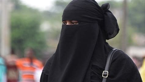 S­r­i­ ­L­a­n­k­a­­d­a­ ­b­u­r­k­a­ ­y­a­s­a­k­l­a­n­d­ı­
